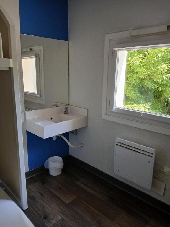 Private bathroom – Hotel F1 Douchy-les-Mines
