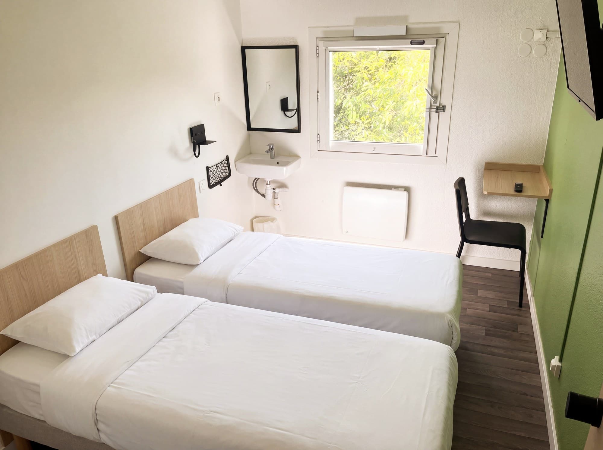Chambre duo, deux lits simples — Unisotel Bollène A7