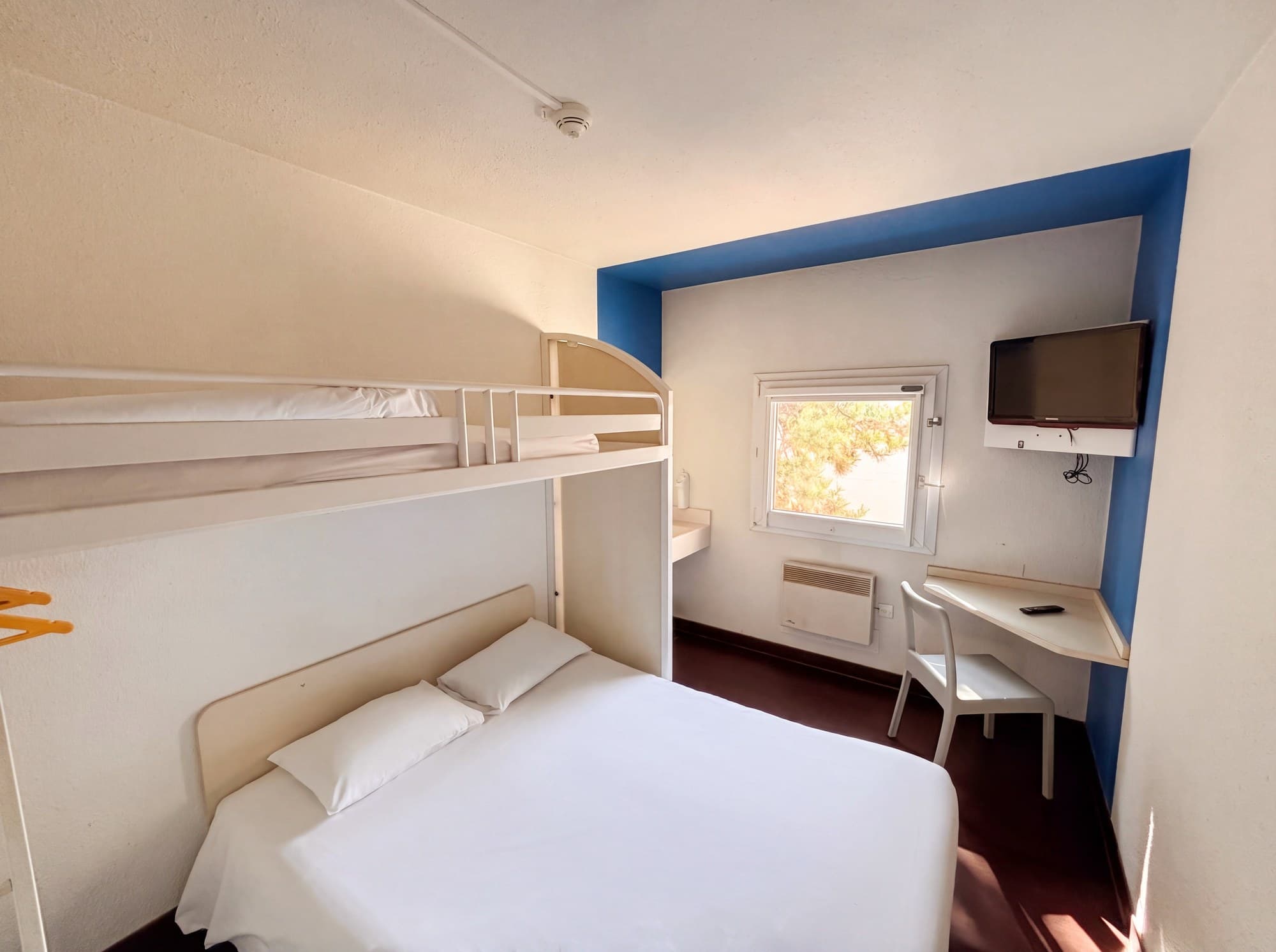Chambre triple — Unisotel Colmar Parc des Expositions