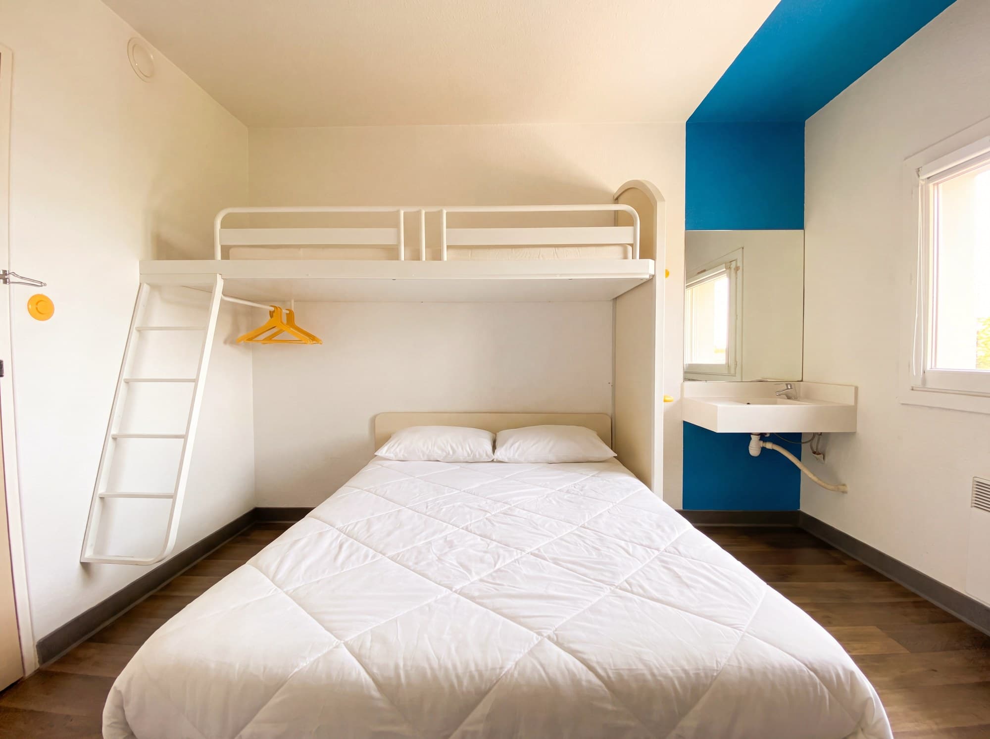 Chambre triple — Unisotel Saint Brieuc